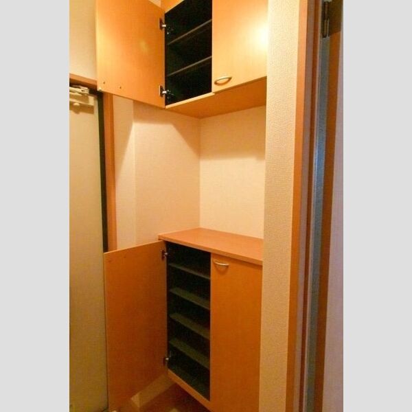 グランシャリオ・B 玄関横シューズボックス