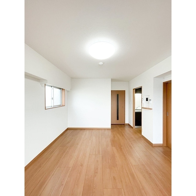 アーバハイツ六町環七北通り0701号室 リビング