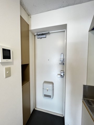 ウィンドテラス南行徳0303号室 玄関
