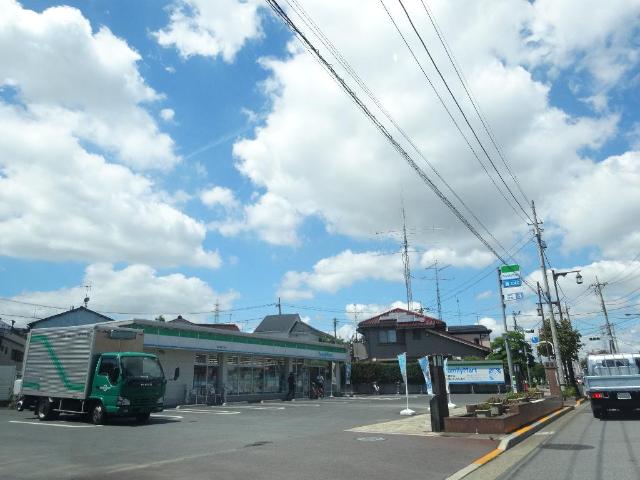 アイリスガーデンⅢ ファミリーマート西伊興四丁目店まで545ｍ