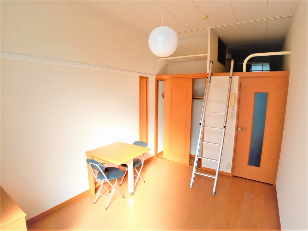 レオパレスＳＥＲＥＮＡⅣ リビング