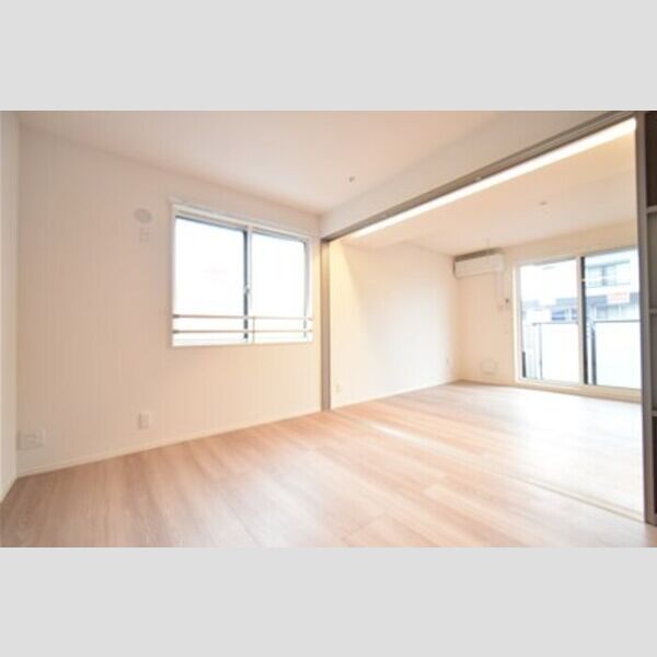 Same sky203号室 居室とリビングダイニング