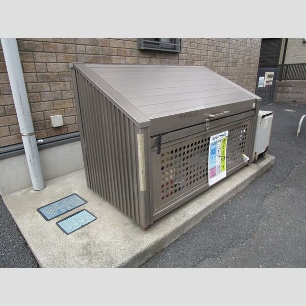 グランドソレーユ202号室 入居者様専用ゴミストッカー