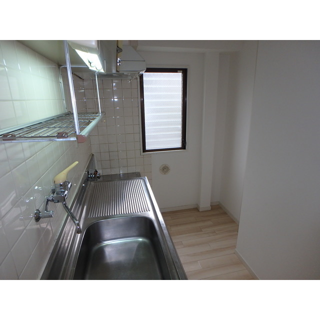 鳩ヶ谷ヒルズ105号室 キッチン