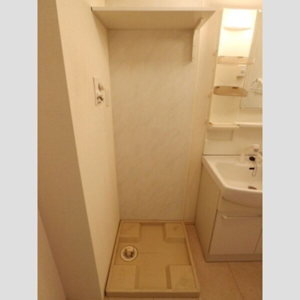 カームベリー　B201号室 室内洗濯機置場