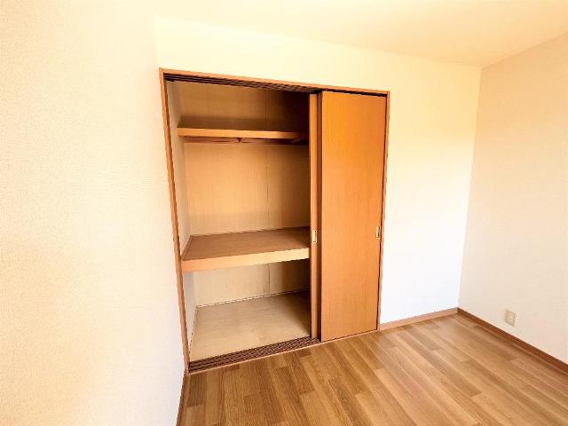 ビエント小机201号室 洋室①収納