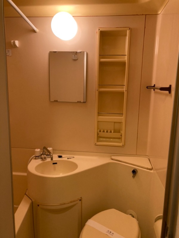 プラザ・ドゥ・エボリ 別室参照