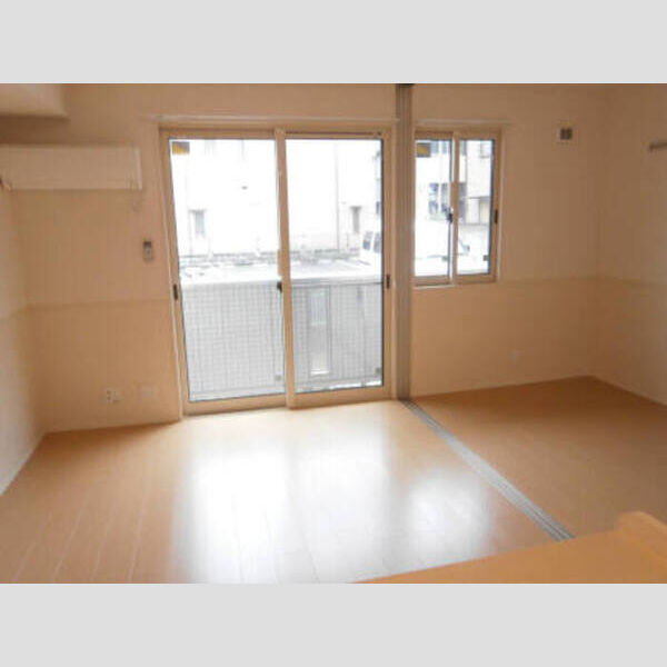 パル エリオット リビングはモービルスクリーンで大部屋にも