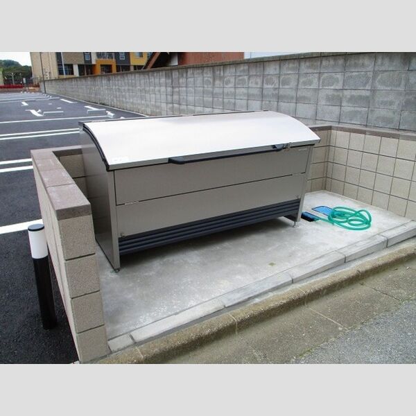 コモド201号室 ゴミストッカー