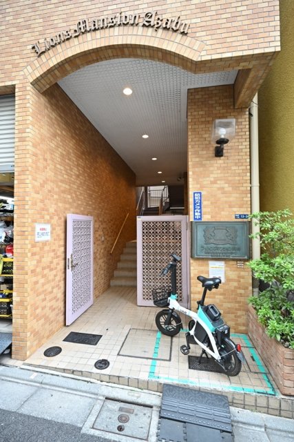 ライオンズマンション麻布4階 エントランス