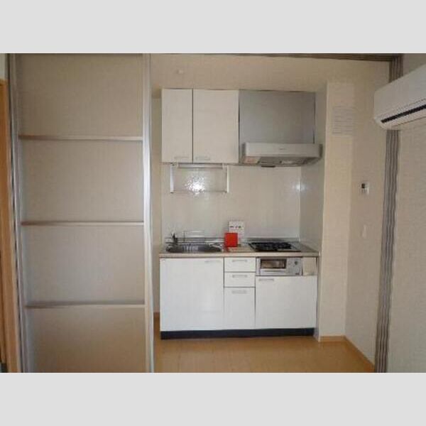 リヴェール金沢八景103号室 システムキッチン(2口ガスコンロ)