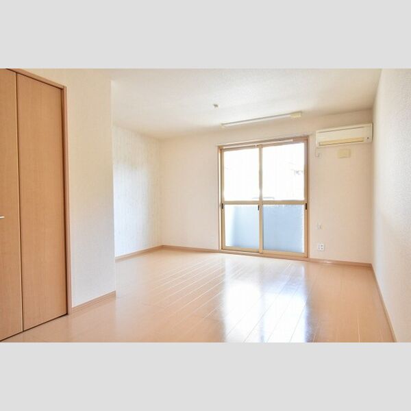 フォンティーヌ　　A 南向き窓のリビング