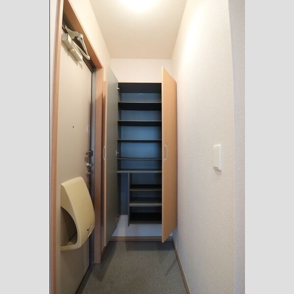 メゾンリッシュ　A シューズボックス