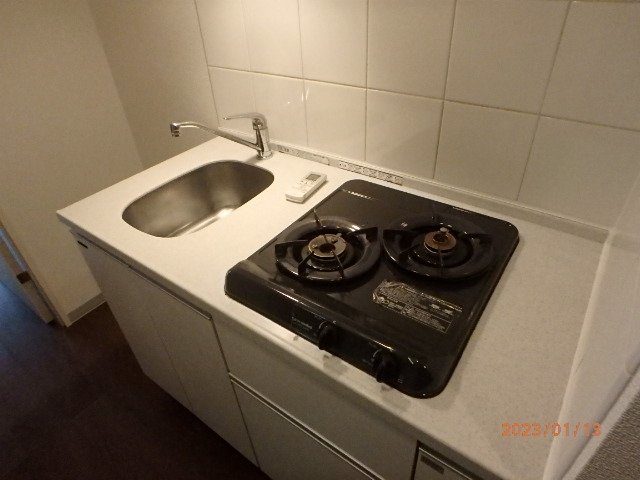 フェニックス芝アストラーレ3階 システムキッチン（2口ガスコンロ）