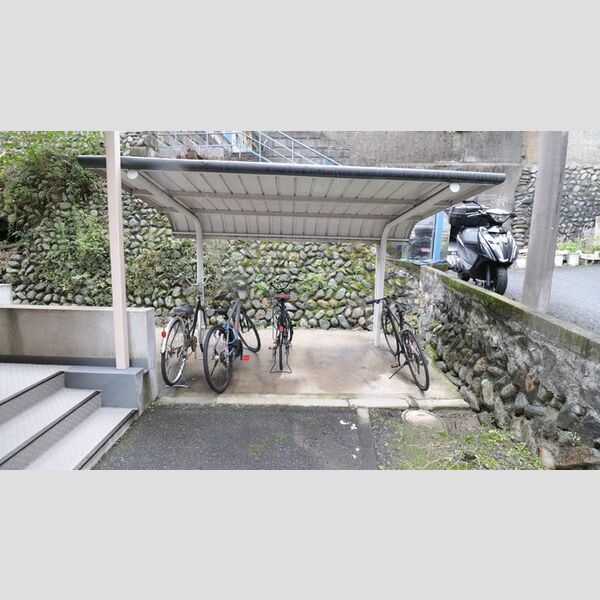 生田イーストコート 駐輪場