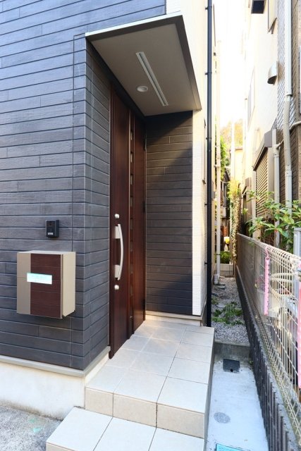 台東区根岸三丁目戸建 エントランス