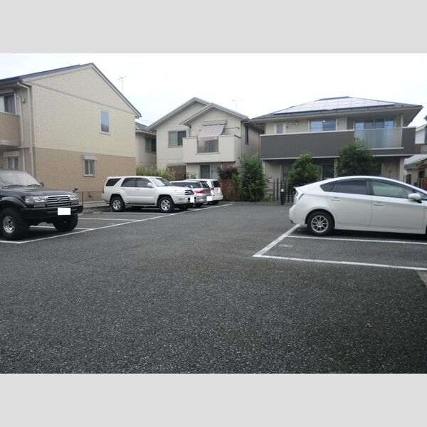 ソリアード Ⅲ207号室 駐車場