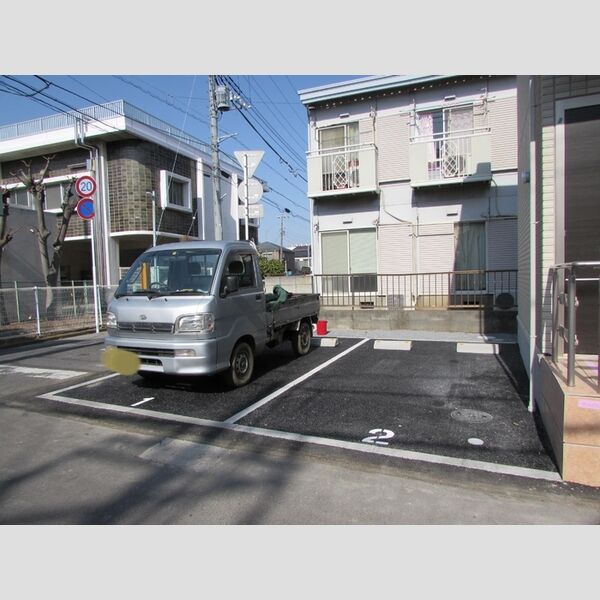 クレエ102号室 駐車場