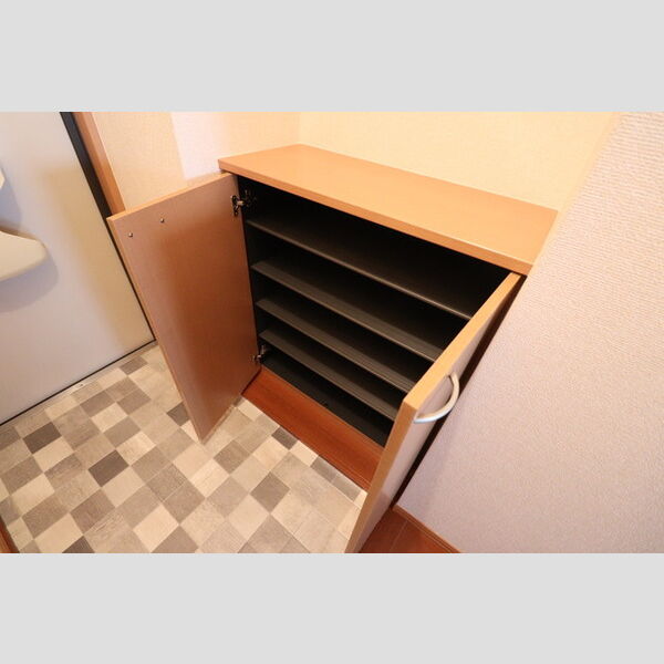 ヴィオレシャトー101号室 シューズボックス