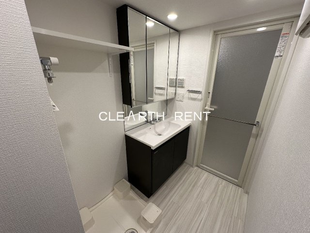 ＧＲＡＮ ＰＡＳＥＯ三宿2階 三面鏡の独立洗面台