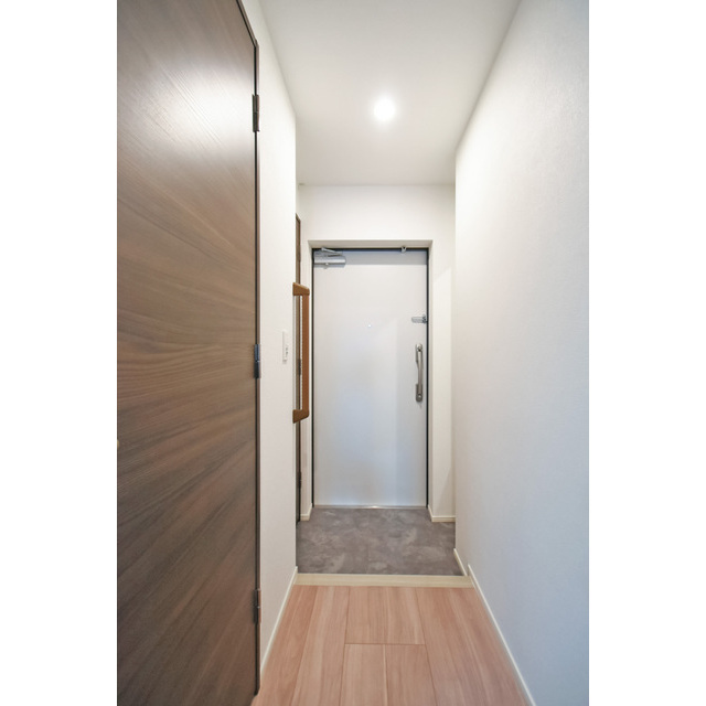 プライムガーデン若木0104号室 玄関