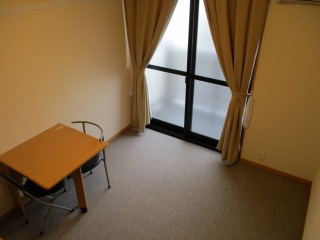 レオパレスフリージア 玄関