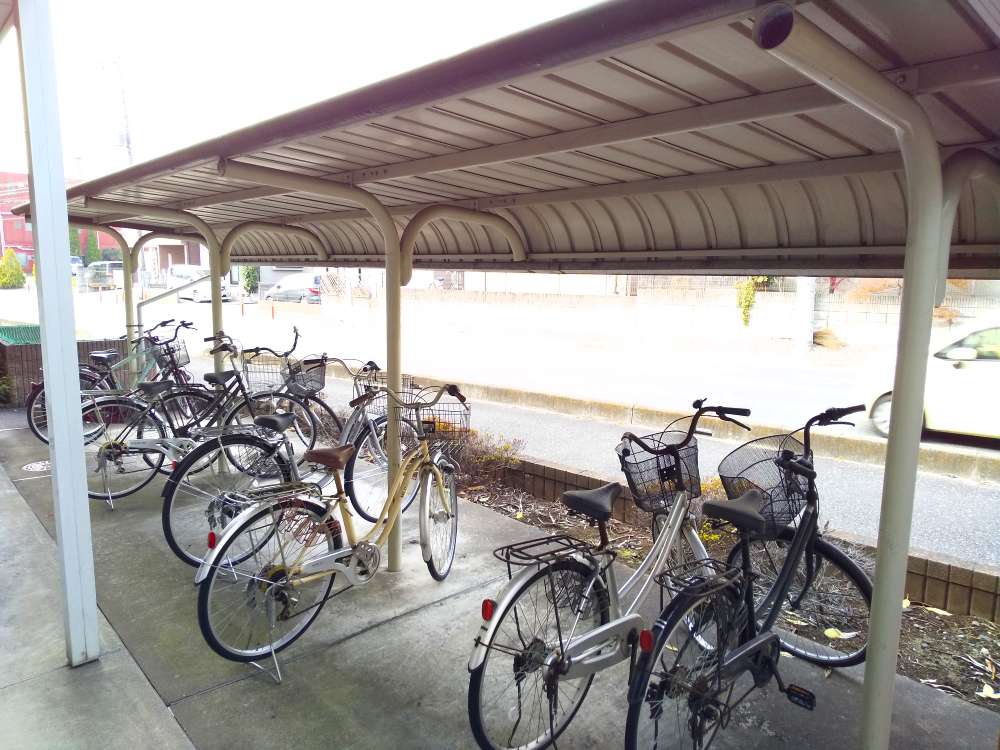 レオパレスペルル102号室 駐輪場