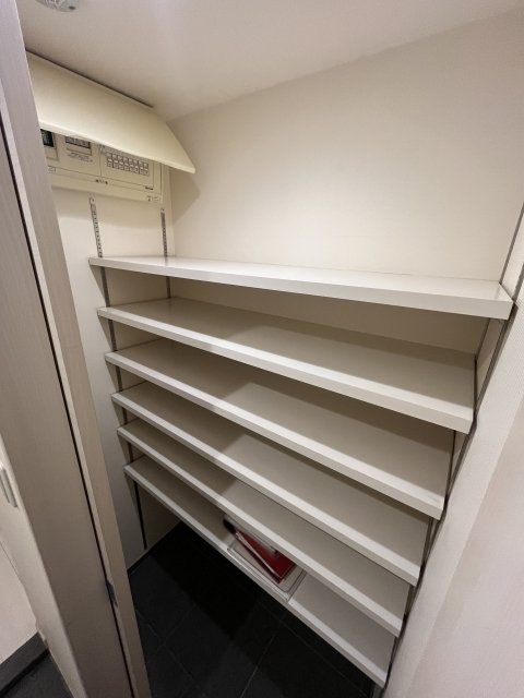 ロワール西荻北1階 靴入