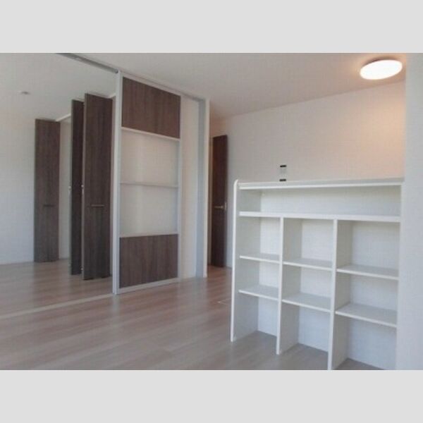 大和屋ハイツ　B102号室 ■キッチンカウンターには棚がついております■