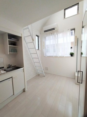 ラプレ下丸子206号室 2面採光・窓３個と明るい室内でくつろげます♪