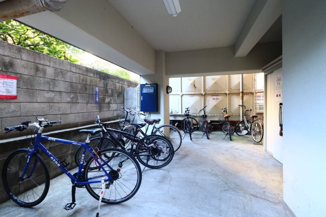 ロイヤルパレス川崎本町9階 駐輪場