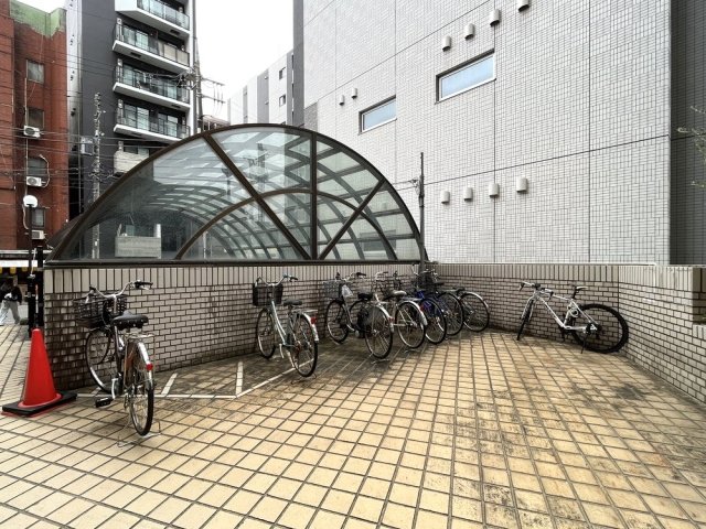 アカデミー・グローリア初穂町田合同ビル5階 駐輪場