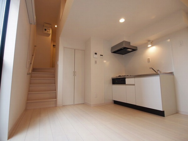 Ｃｈｅｎｅ八千代台1階 システムキッチン　フローリング