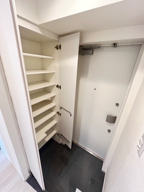 アジールコート新高円寺4階 玄関