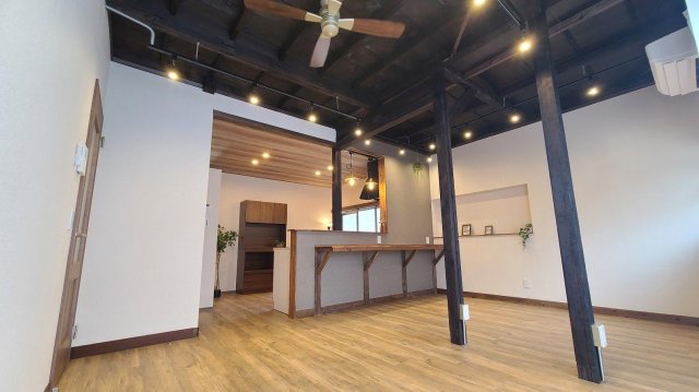 古民家ビンテージ戸建て三山 大型LDK天井高い