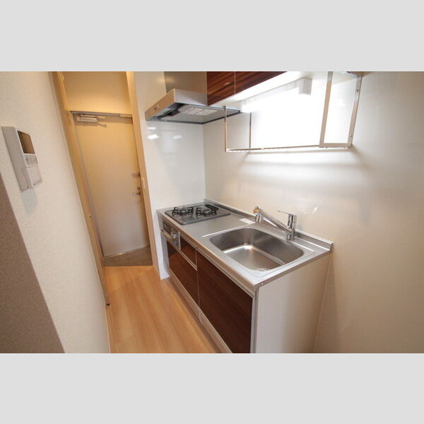 ルピナ105号室 システムキッチン2口コンログリル付