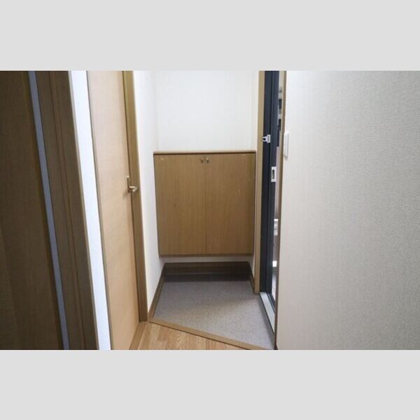 アリュール　B 玄関