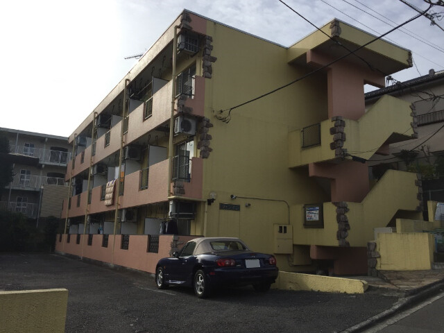 ラ・ジオン連光寺3階 外観