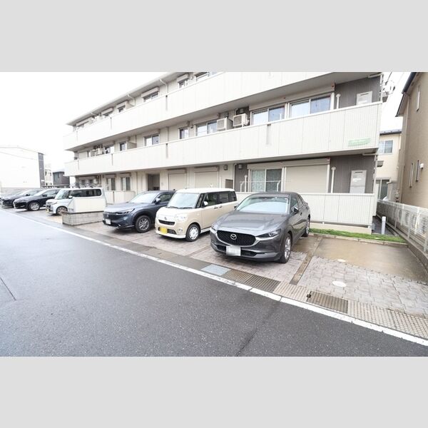 グレイスコート 駐車場