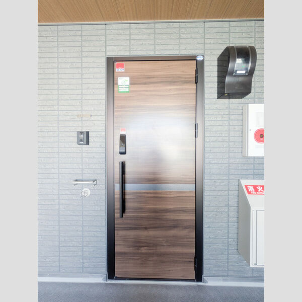 ノーブルパレス芝中田302号室 玄関ドア