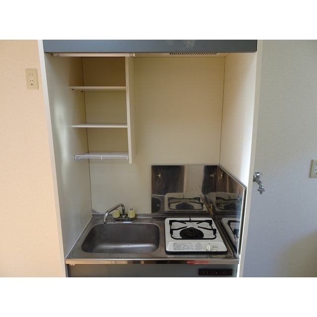 ドミール上池台0203号室 キッチン上収納