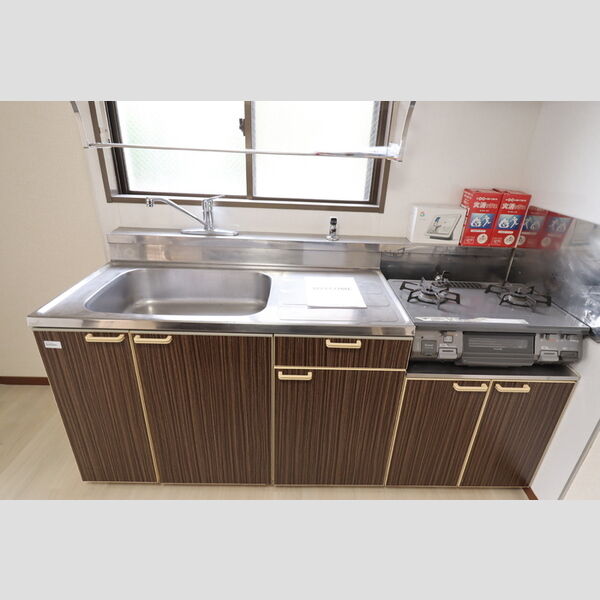 メゾンドゥ・ボヌール105号室 2口ガスコンロ付キッチン