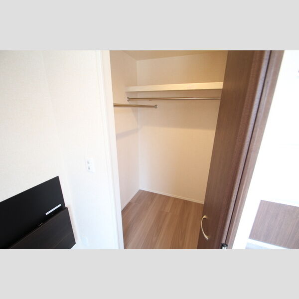 アンジュール新田303号室 収納
