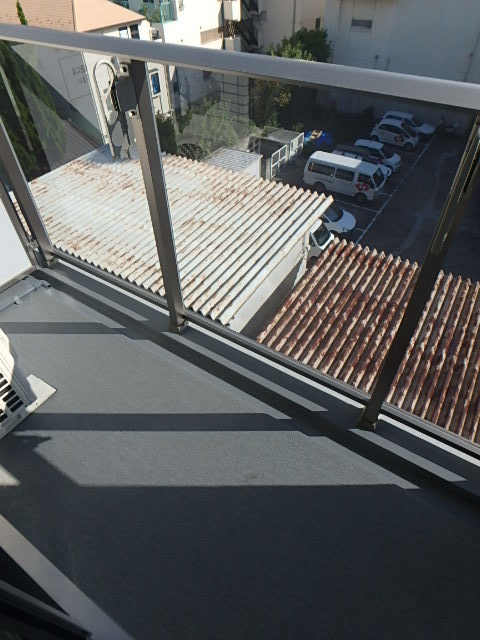 ガーラ・グランディ川崎西口 開放的で明るい空間を演出してくれるバルコニーです