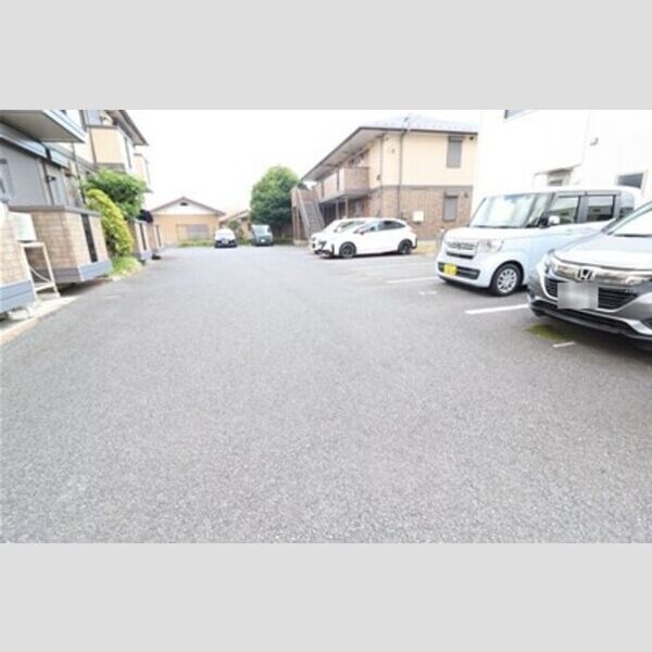 カトルセゾン　B205号室 駐車場