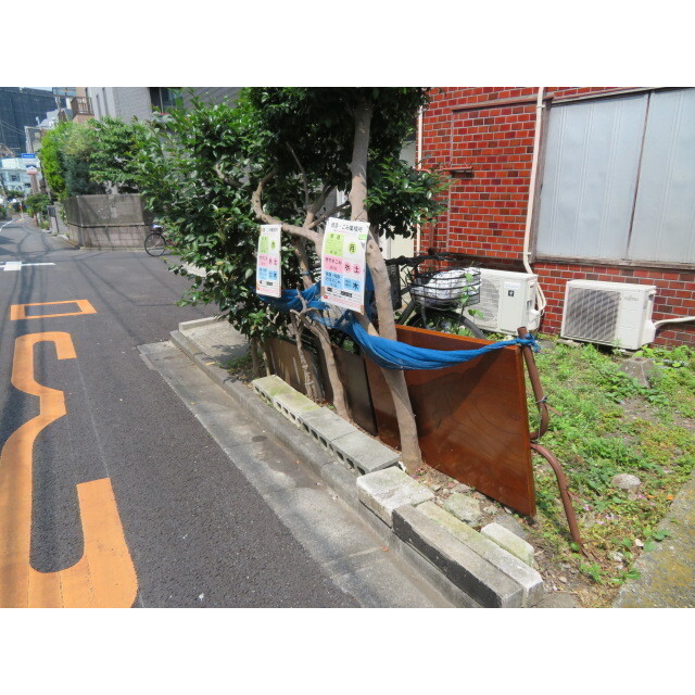シャルム北新宿1階 ゴミ集積所
