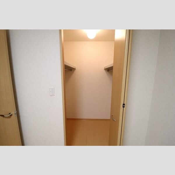 シェ・コパン102号室 ウォークインクローゼット