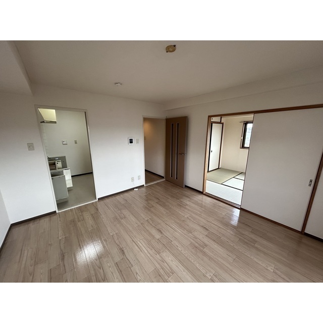 メゾン・ド・レーヴⅠ藤が丘301号室 リビング