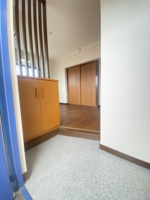 レジデンス三彰 玄関