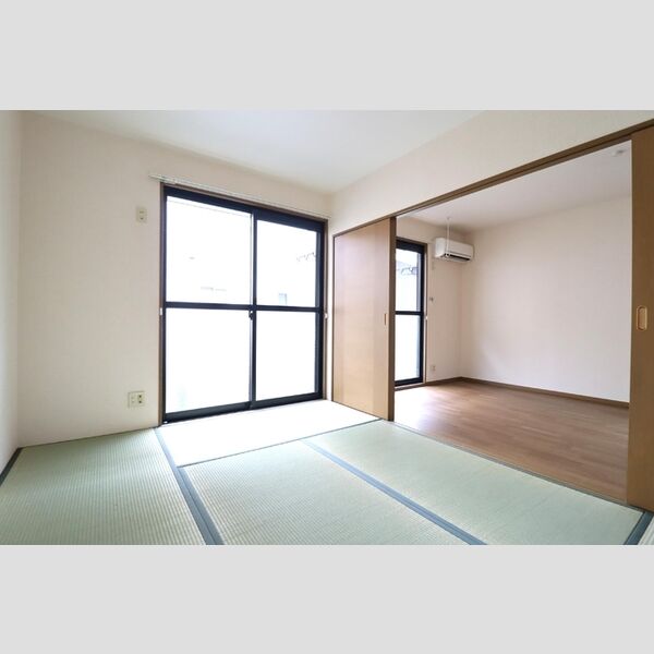 モービルガーデン山田　壱番館102号室 和室からDK